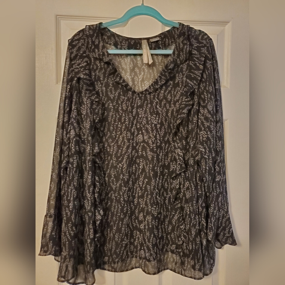 Gorgeous flowy blouse